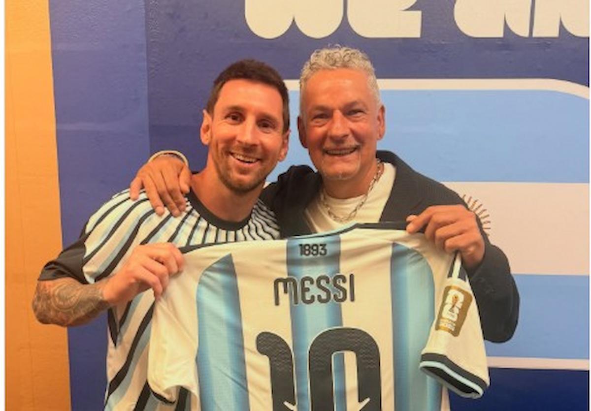 Mondiali, Messi trionfa con l'Argentina poi abbraccia Roby Baggio