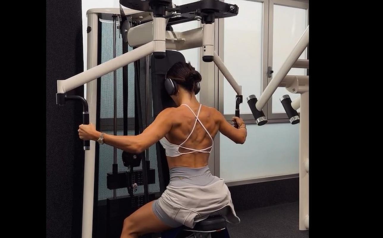 VIDEO / Lady D'Ambrosio tonifica le spalle in palestra