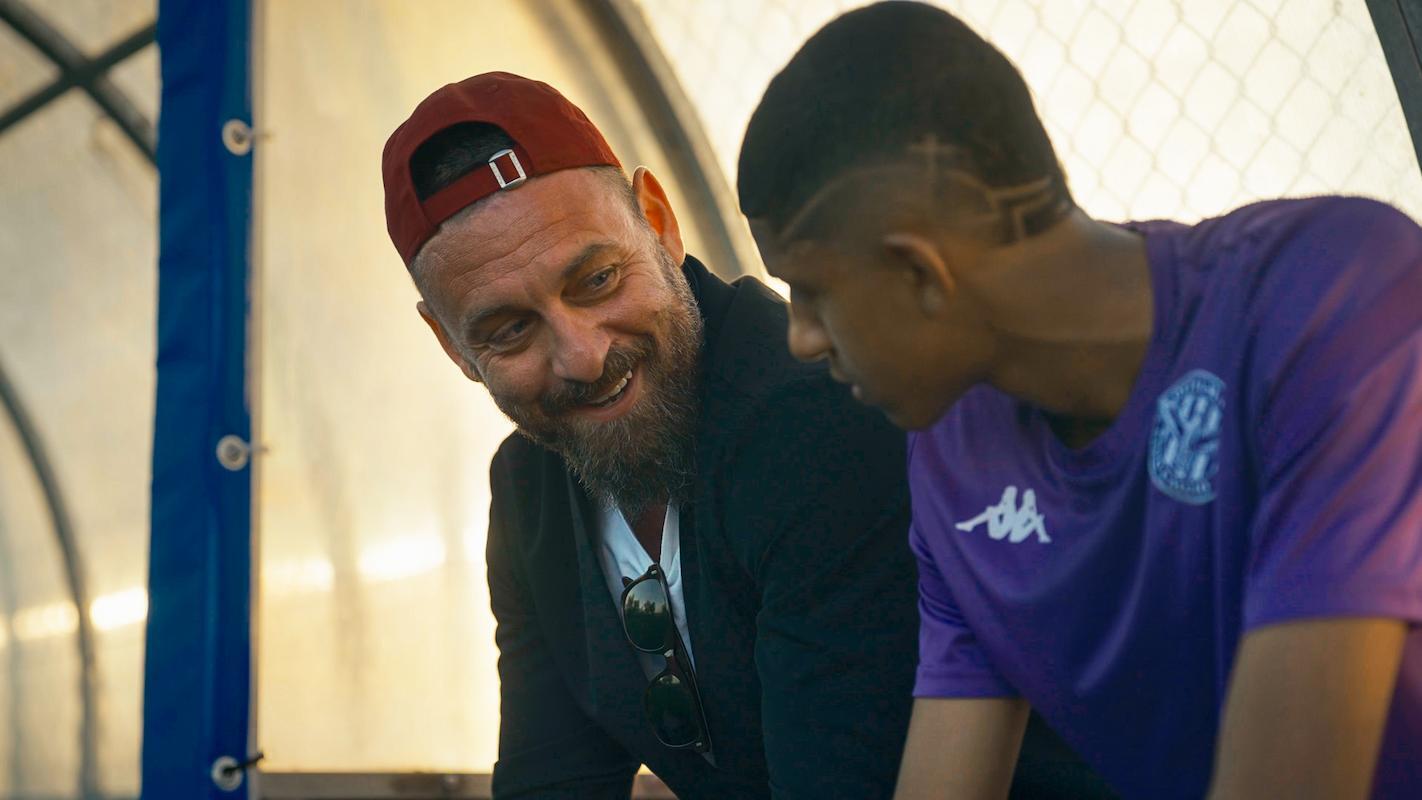 Bemutatták a Római Filmfesztiválon a Daniele De Rossiról és az Ostiamaréről szóló Radici című dokusorozatot